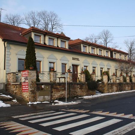 Hotel Boucek Mochov 외부 사진