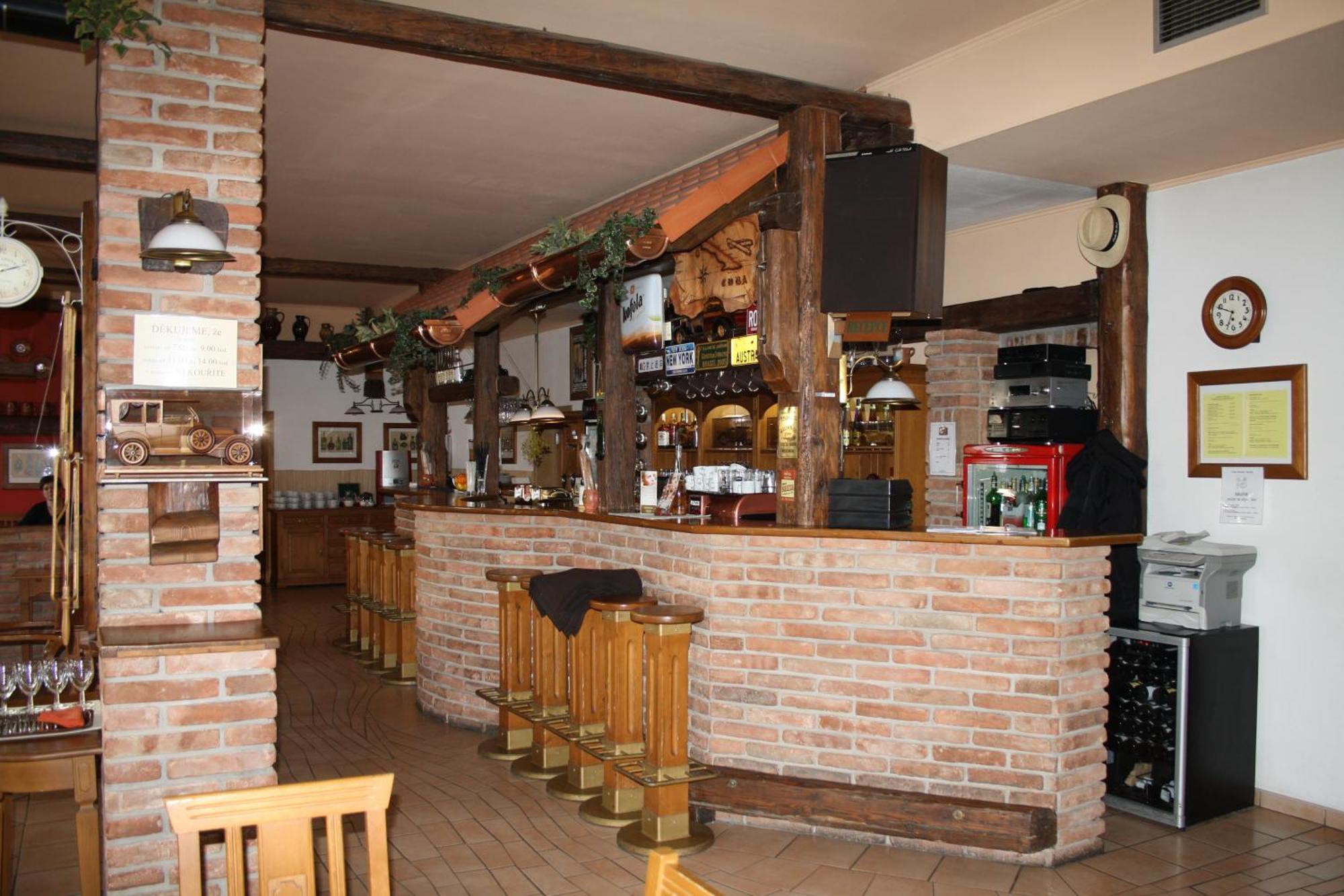 Hotel Boucek Mochov 외부 사진