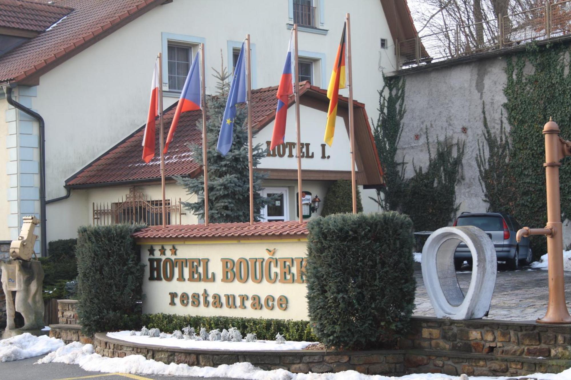 Hotel Boucek Mochov 외부 사진