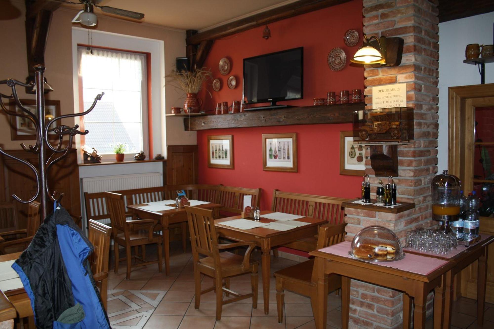 Hotel Boucek Mochov 외부 사진